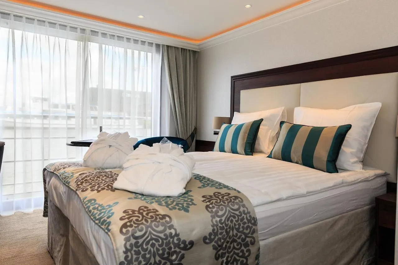 Select Ms Charles Dickens - Frankfurt Hotel Frankfurt am Main 5*,  Germany