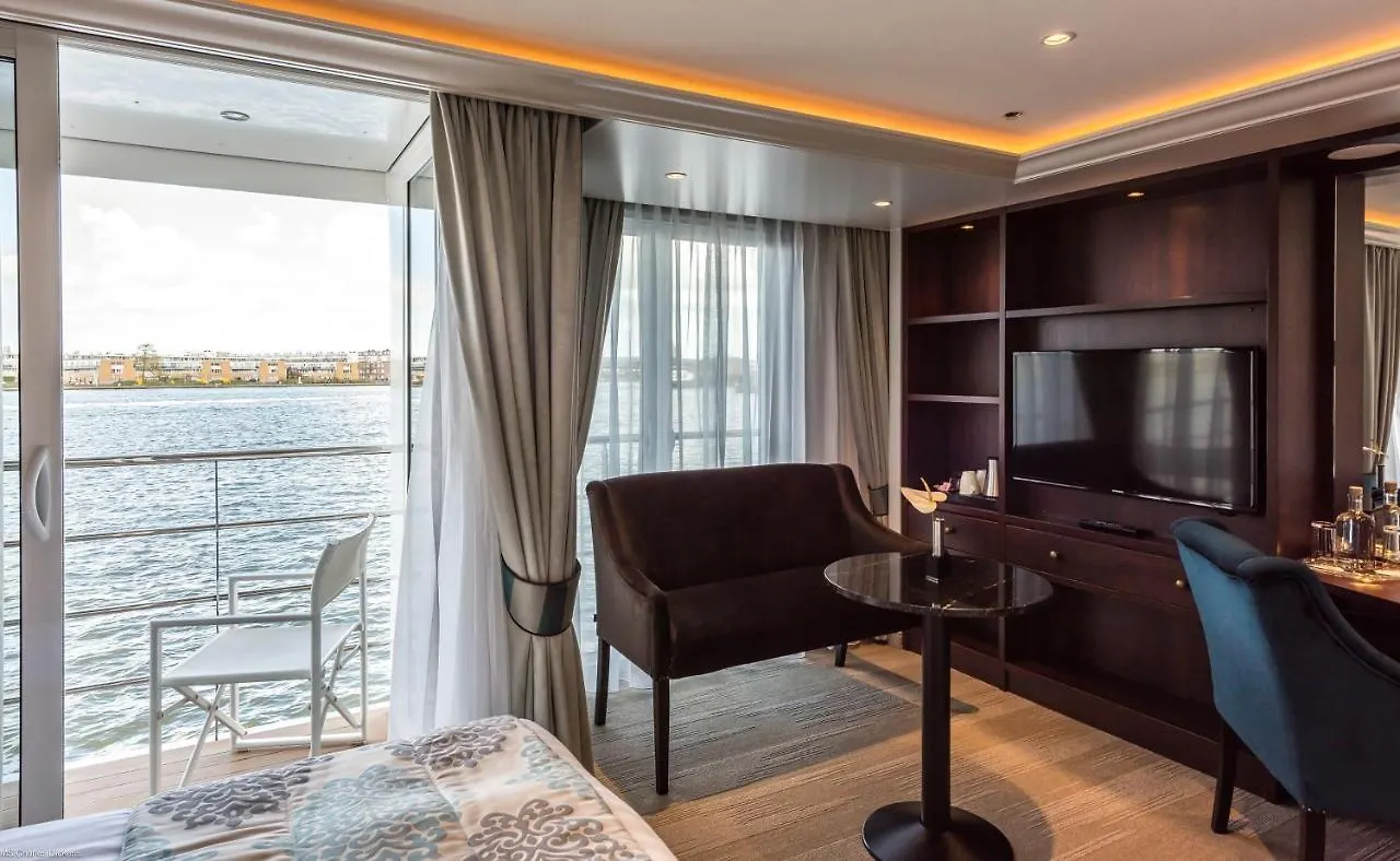Select Ms Charles Dickens - Frankfurt Hotel Frankfurt am Main Botel
