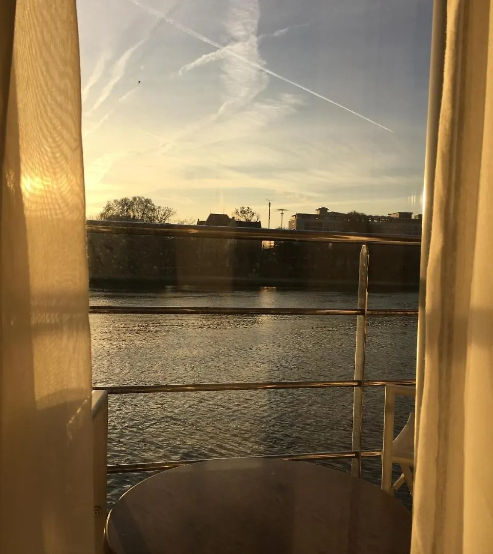 Select Ms Charles Dickens - Frankfurt Hotel Frankfurt am Main Germany
